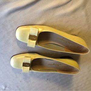 Beautiful pair of cream colored Farragamo shoes. Size 9, narrow.